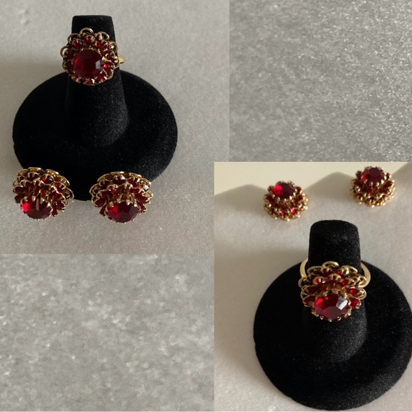 Vintage Sarah Coventry Ring and Earrings - Picture 2 of 12